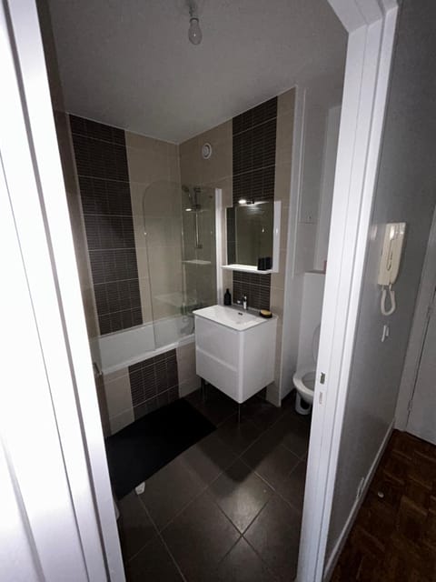 Bel appart de 45m2 à courbevoie Apartment in Courbevoie