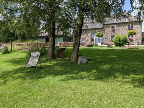 Property building, Spring, Day, Natural landscape, Garden, Garden view, sunbed