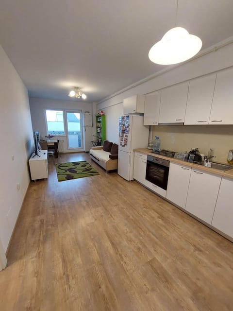 Library, TV and multimedia, Coffee/tea facilities, Kitchen or kitchenette, oven, pet friendly, stove