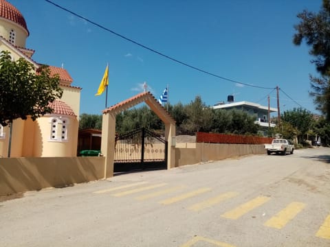 Vine Veranda Apartment in Crete