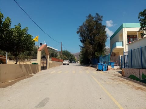 Vine Veranda Apartment in Crete