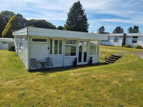 Pebbles Chalet in Nolton and Roch
