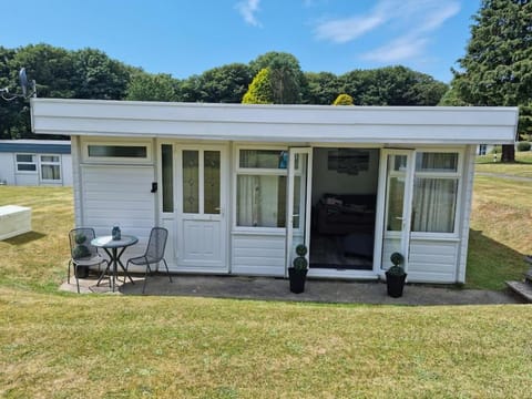 Pebbles Chalet in Nolton and Roch