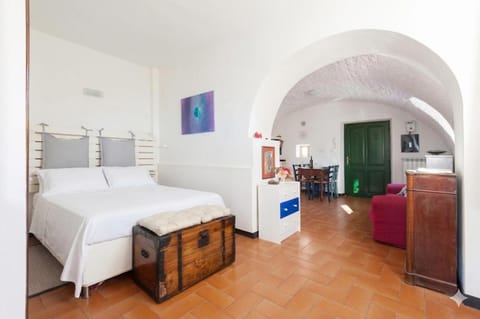 Bed, Living room, heating, pet friendly, air conditioner