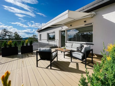 View (from property/room), Balcony/Terrace, Seating area
