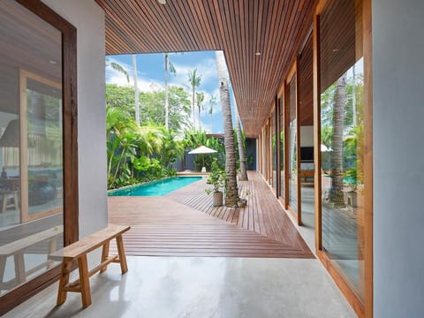 Property building, Patio, Facade/entrance, Garden view, Pool view, Swimming pool, Facility for disabled guests