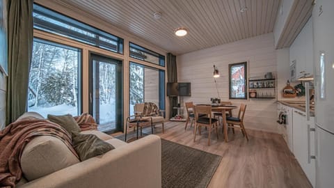 TV and multimedia, Living room, Seating area, Dining area, kitchen