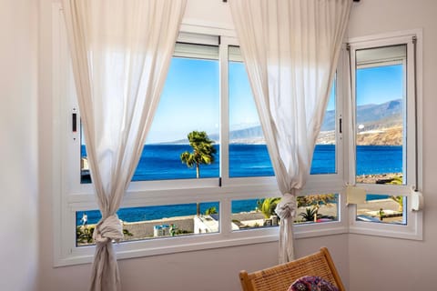 Mountain view, Sea view