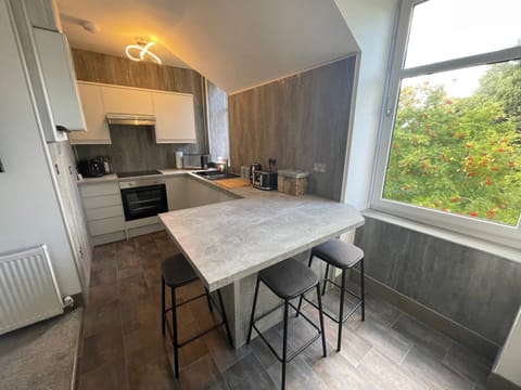 Kitchen or kitchenette, Dining area, minibar, pet friendly, stove, toaster