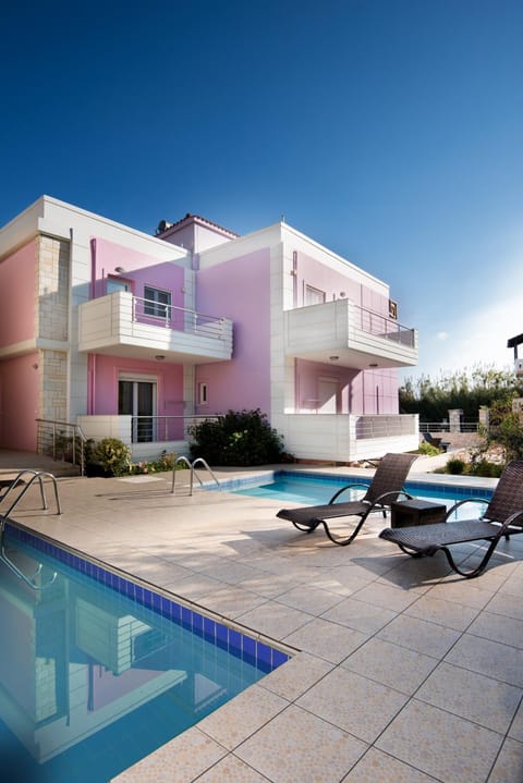 Property building, Day, Balcony/Terrace, Balcony/Terrace, Pool view, Pool view, Swimming pool