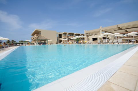 Swimming pool, sunbed