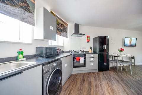 *F1BR* for your most relaxed & Cosy stay + Free Parking + Free Fast WiFi Apartment in Dewsbury