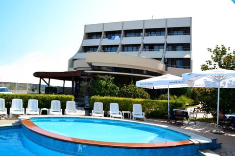 Facade/entrance, Swimming pool