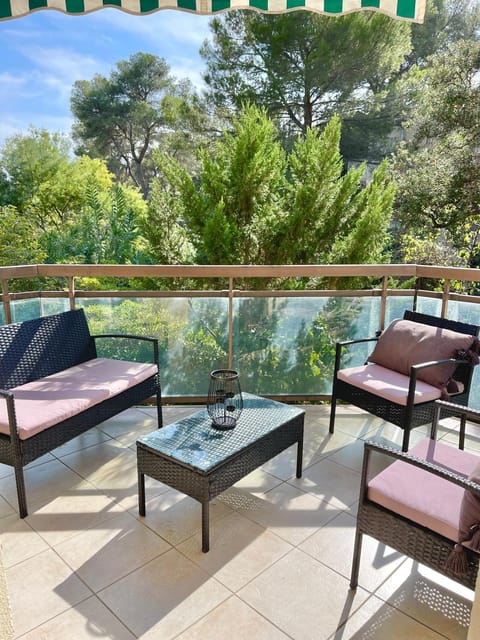 Patio, Spring, Day, Natural landscape, Garden, View (from property/room), Living room, Seating area, Garden view
