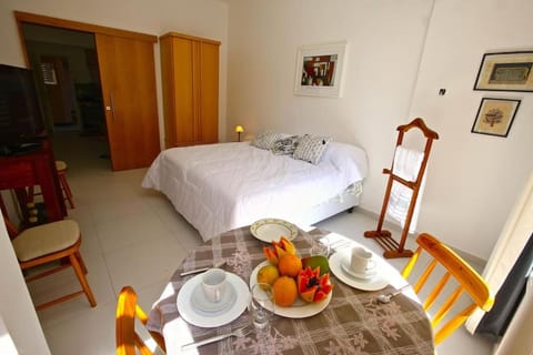 Bed, Photo of the whole room, Dining area
