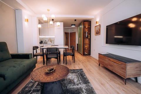 Coffee/tea facilities, Kitchen or kitchenette, Living room, Decorative detail, Dining area, kitchen