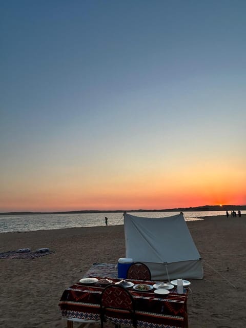 Food and drinks, Seating area, Bedroom, Food, Food, Sunset