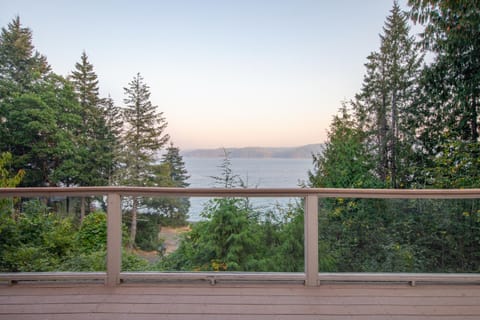 View (from property/room), Balcony/Terrace, Lake view