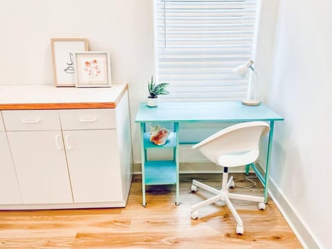 Modern retreat w/ stunning views & hot tub House in Hood Canal