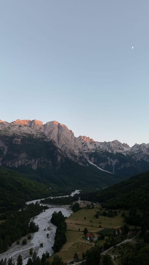 Guest House Ledio Bed and Breakfast in Montenegro