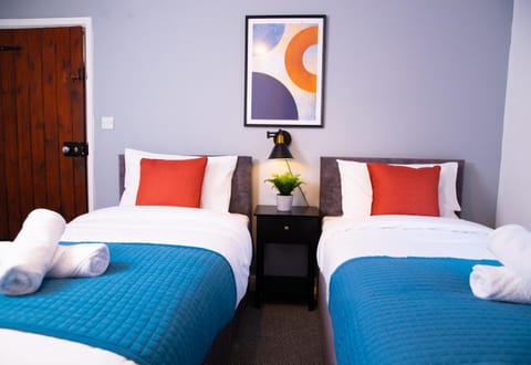 Bed, Photo of the whole room, Bedroom, towels