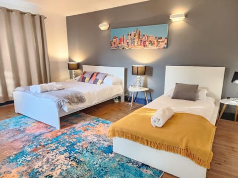 Bed, Living room, Photo of the whole room, Seating area, Bedroom, towels