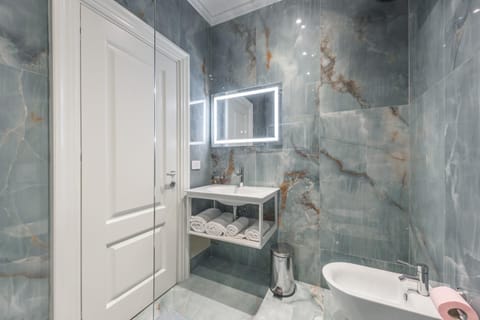 Shower, Bathroom, towels