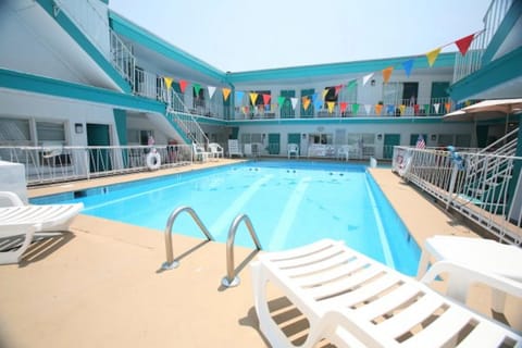Swimming pool, Swimming pool