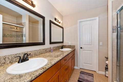 Timber lodge Retreat w/Game room House in Southern California