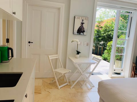 Kitchen or kitchenette, Living room, Dining area, Bedroom