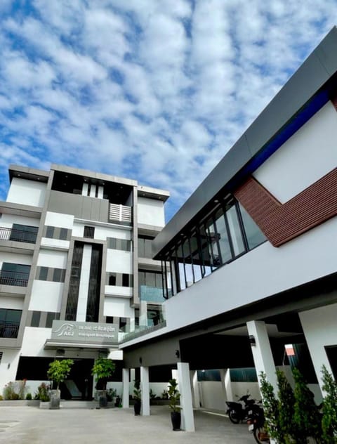 Property building, Day