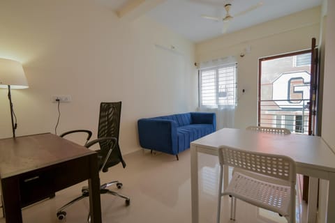Balcony/Terrace, Living room, Seating area, Dining area