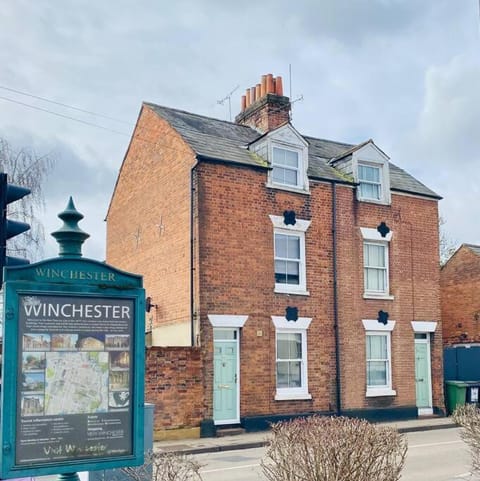 City Centre 4 Bedroom House Apartment in Winchester