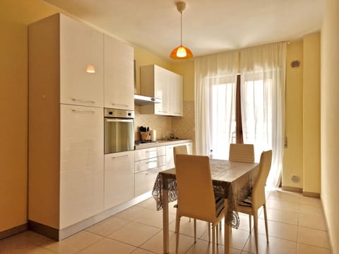 Kitchen or kitchenette, kitchen