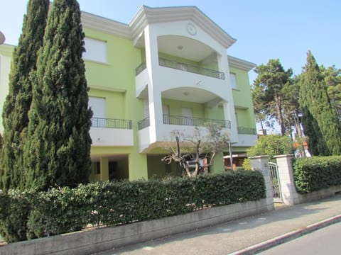 Property building, Day