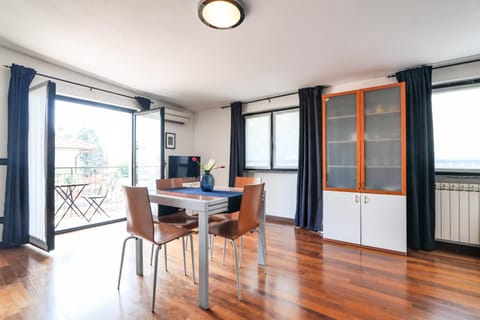 TV and multimedia, Living room, Seating area, Dining area, hair dresser