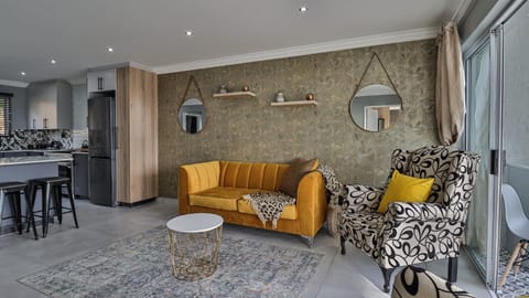 Seating area, kitchen