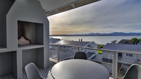 Patio, BBQ facilities