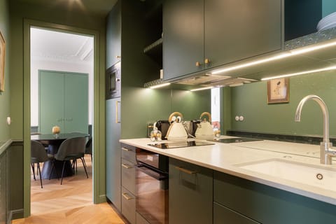 Kitchen or kitchenette, Dining area, stove