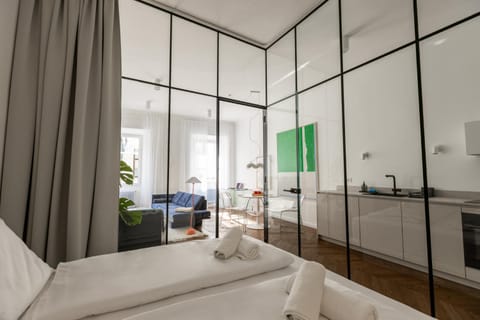 Bed, TV and multimedia, Kitchen or kitchenette, Living room, Photo of the whole room, Seating area, Bedroom