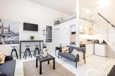 TV and multimedia, Kitchen or kitchenette, Living room, Seating area, Bedroom