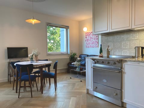 TV and multimedia, Kitchen or kitchenette, Seating area, Dining area, dishwasher, pet friendly, stove