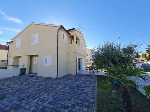 House of 98 m² with three bedrooms, two bathrooms House in Šibenik-Knin County, Croatia