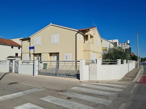 House of 98 m² with three bedrooms, two bathrooms House in Šibenik-Knin County, Croatia