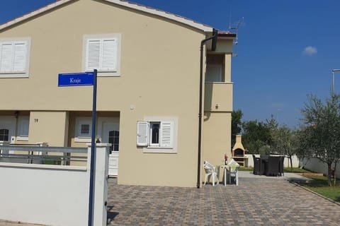 House of 98 m² with three bedrooms, two bathrooms House in Šibenik-Knin County, Croatia