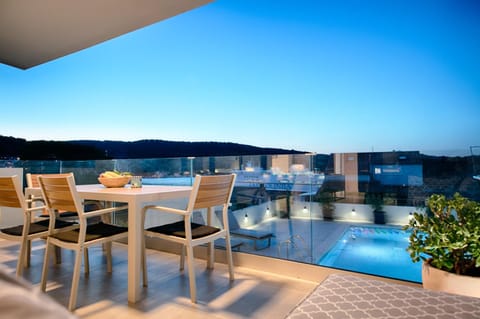 Patio, Day, Natural landscape, View (from property/room), Balcony/Terrace, Pool view, Swimming pool, sunbed