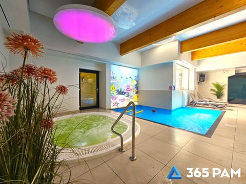 Hot Tub, Swimming pool, sunbed