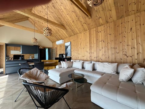 Communal lounge/ TV room, Kitchen or kitchenette, Living room, Seating area
