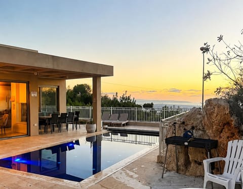 Day, Natural landscape, View (from property/room), Balcony/Terrace, Pool view, Swimming pool, Sunset, sunbed