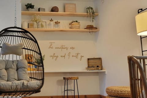 Brokenbridge Pond House in Mount Hood Village